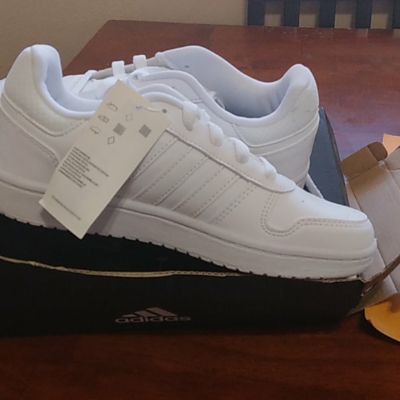 BOYS ADIDAS SIZE 3 - Picture 1 of 2